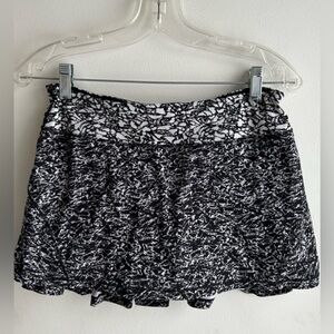 Lululemon Circuit Breaker Skirt. Size 6. Built in shorts. Black and white.